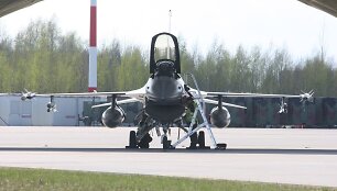 Aviacijos bazėje &Scaron;iauliuose leidžiasi NATO lėktuvas