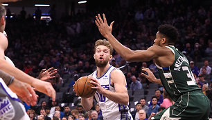 Domantas Sabonis ir Giannis Antetokounmpo