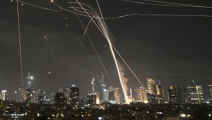 Oro gynyba Tel Avive mėgina numu&scaron;ti Irano raketas.