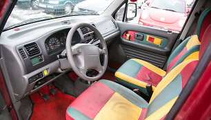 Tautinėm spalvom puo&scaron;tas &bdquo;Suzuki Wagon R+&ldquo;