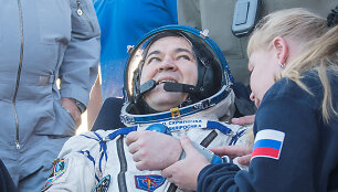 Į Žemę sugrįžo trys astronautai