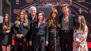 inley Lockwood, Lisa Marie Presley, Bazas Luhrmannas, Priscilla Presley, Riley Keough, Austinas Butleris, Harper Lockwood 