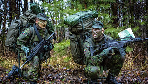 &Scaron;auktinių kasdienybė: pratybos mi&scaron;ke ir darbas su ginklais