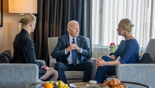 JAV prezidentas Joe Bidenas San Fransiske susitiko su Julija ir Da&scaron;a Navalnomis