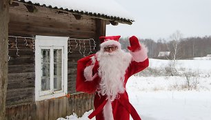 Kalėdų seneliai skuba pas Sužionių vaikus. 2018 m. Kalėdos