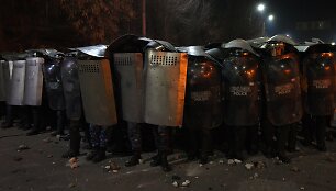 Riau&scaron;ės Armėnijoje dėl Rusijos kareivio, su&scaron;audžiusio armėnų &scaron;eimą, i&scaron;davimo 2015 m. sausio 15 d. 