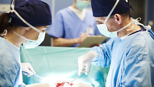 Santaros klinikose išsiplėtusi aorta pirmąkart gydyta individualiai pagaminta priemone