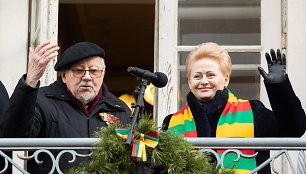 V.Landsbergis papasakojo, kodėl su juo Signatarų namų balkonėlyje buvo ir D.Grybauskaitė