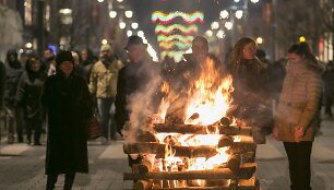 Gedimino prospekte &ndash; 16 simbolinių laužų