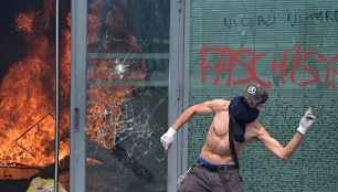 Prancūzijoje nerimsta protestai dėl policijos nušauto paauglio