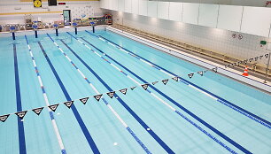 &bdquo;Gintaro&ldquo; sporto centre plaukti mokomi neįgalūs vaikai.