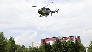 Santari&scaron;kių žiede leidosi sraigtasparnis su donoro kepenimis