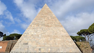 Egiptietiška piramidė Romoje? Tai – ne iliuzija