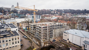 Baigiama statyti daugiaaukštė aikštelė Kauno centre