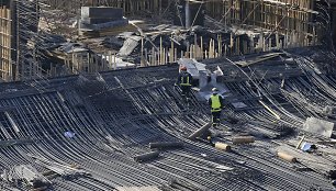 Pekine prie statomo mokyklos stadiono sugriuvo pastoliai