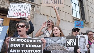 Protestuotojai reikalauja paleisti sulaikytus venesueliečius / Jimin Kim / ZUMAPRESS.com