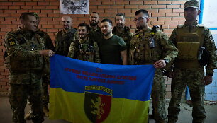V.Zelenskis apsilankė kovos veiksmų zonoje