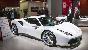 „Ferrari“ stendas Frankfurto automobilių parodoje