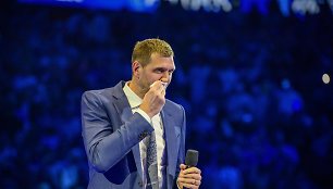 Dirkas Nowitzkis braukė ašarą.