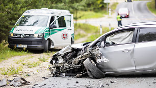 Vilniaus Pilaitės rajone susidūrė automobiliai, yra nukentėjusių