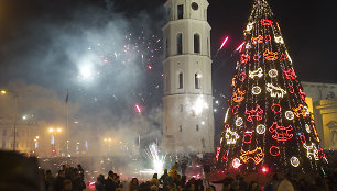 Naujųjų fejerverkai Vilniaus Katedros aikštėje