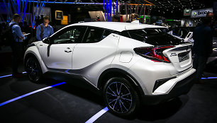 „Toyota C-HR“ debiutas Paryžiaus automobilių parodoje