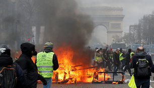 „Geltonųjų liemenių“ protestas Paryžiuje