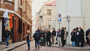 Sostinėje atidaryta nauja meno erdvė „Medūza“. Inauguracine erdvės paroda tapo Augusto Serapino „Prieangis“.