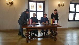 Lietuvos ir Latvijos ministrai pasira&scaron;ė sutartį dėl greitosios pagalbos