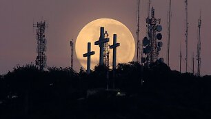 Mėnulis Kolumbijos peizaže