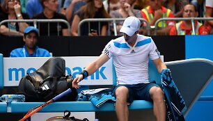 Andy Murray'us i&scaron; pykčio per seto pertrauką sulaužė raketę