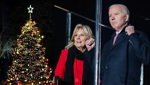 Joe Bidenas ir Jill Biden kalėdinės eglės Baltuosiuose rūmuose įžiebime