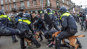 Protestą dėl COVID-19 ribojimų Nyderlanduose žymėjo are&scaron;tai