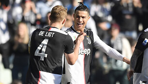Cristiano Ronaldo ir Matthijsas de Ligtas