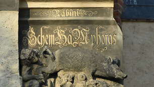 XIII amžiaus bareljefas, gerai žinomas kaip &bdquo;Judensau&ldquo; (Žydų par&scaron;avedė)