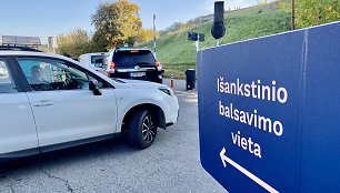 Išankstinis balsavimas automobiliu