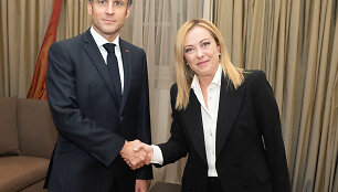 Giorgia Meloni ir Emmanuelis Macronas