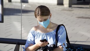 Vie&scaron;ojo transporto kontrolė Vilniuje primena keleiviams dėvėti kaukes