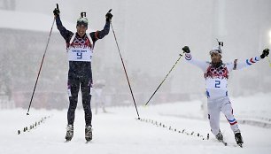 Emilis Hegle Svendsenas ir Martinas Fourcade'as finišuoja