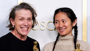 Frances McDormand ir Chloe Zhao