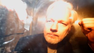 J.Assange'as atvyko į teismą