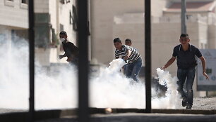 Al Aksos mečetės komplekse jau tris dienas nesiliauja palestiniečių ir Izraelio saugumo pajėgų susirėmimai.