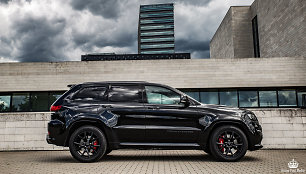 „Jeep Grand Cherokee SRT Night“