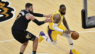 Jonas Valančiūnas ir LeBronas Jamesas