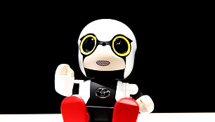 &bdquo;Toyota&ldquo; ketina pasiūlyti rinkoje puodelio dydžio &scaron;nekantį robotą vardu &bdquo;Kirobo Mini&ldquo;