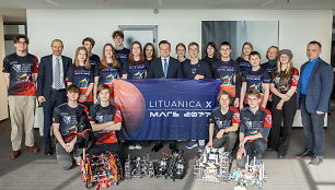 Europos robotikos čempionate pasirodžiusioms vilniečių moksleivių komandoms skirtos stipendijos