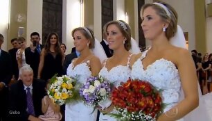Identi&scaron;kus trynukės Rafaela, Rochele ir Tagiane Bini i&scaron;tekėjo tą pačią dieną vilkėdamos vienodomis suknelėmis