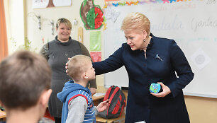 Prezidentė Dalia Grybauskaitė apsilankė &Scaron;vėk&scaron;nos specialiojo ugdymo centre.