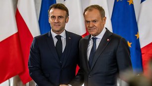 Prancūzijos prezidentas Emmanuelis Macronas ir Lenkijos premjeras Donaldas Tuskas / Gleb Soboliev/Arenaakcji / ZUMAPRESS.com