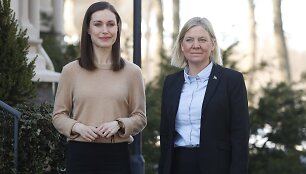 Suomijos premjerė Sanna Marin ir &Scaron;vedijos vyriausybės vadovė Magdalena Andersson